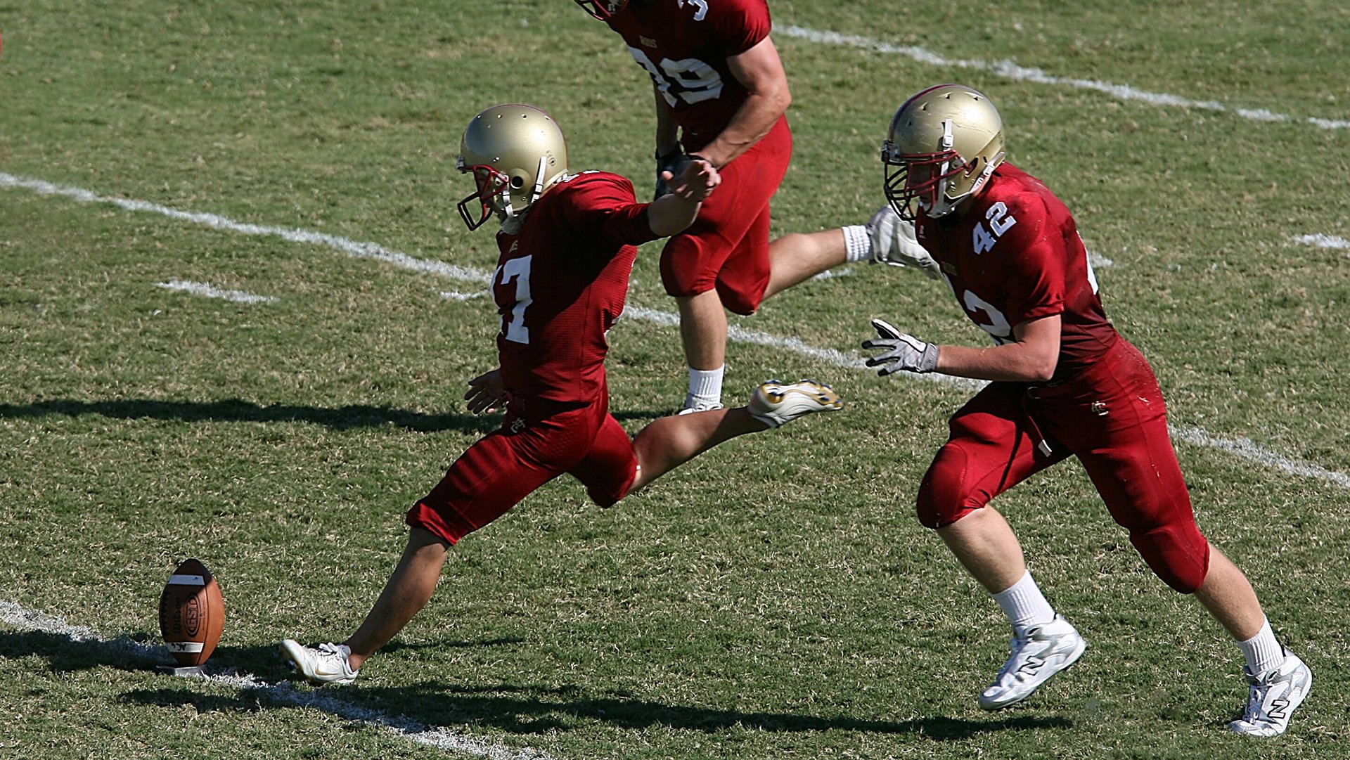 “华金·托比利亚的进攻威胁与防守能力,成就阿根廷美洲狮队的全能防线”